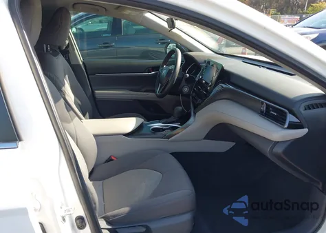 2021 Toyota Camry Le из США, поврежденный, VIN 4T1C11AKXMU597300